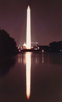 Washington Monument bij nacht